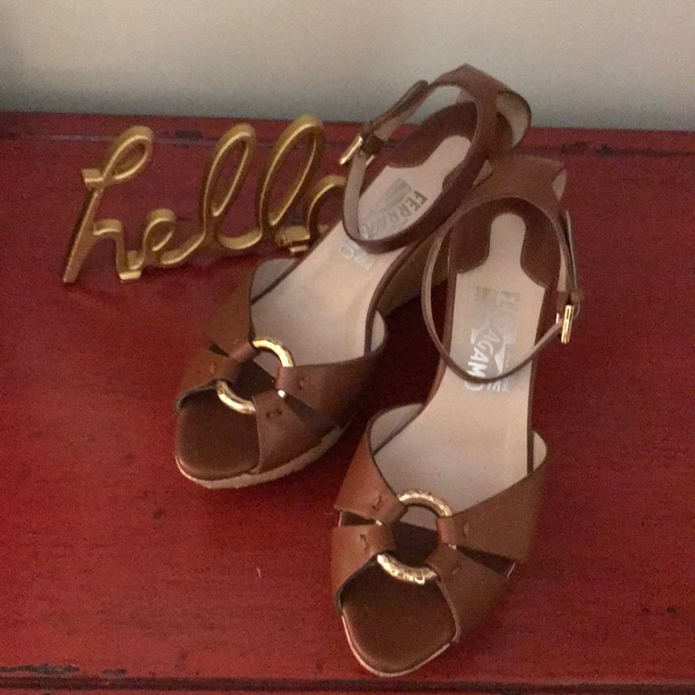 Salvatore Ferragamo Darcy Raffia Wedge, size 7.5